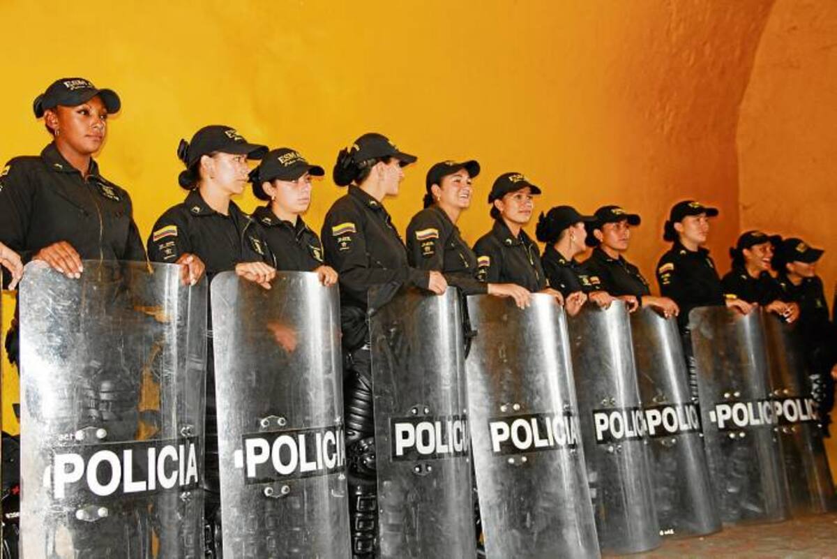 Primer Escuadrón Móvil Antidisturbios Femenino.
