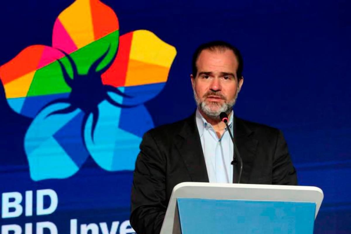 Presidente del BID estaría en aprietos por “romance prohibido”