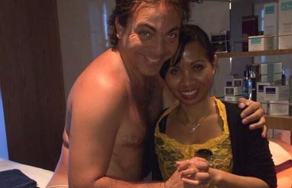 Foto en la que Cristian Castro aparece solo usando un hilo. INTERNET -ARCHIVO