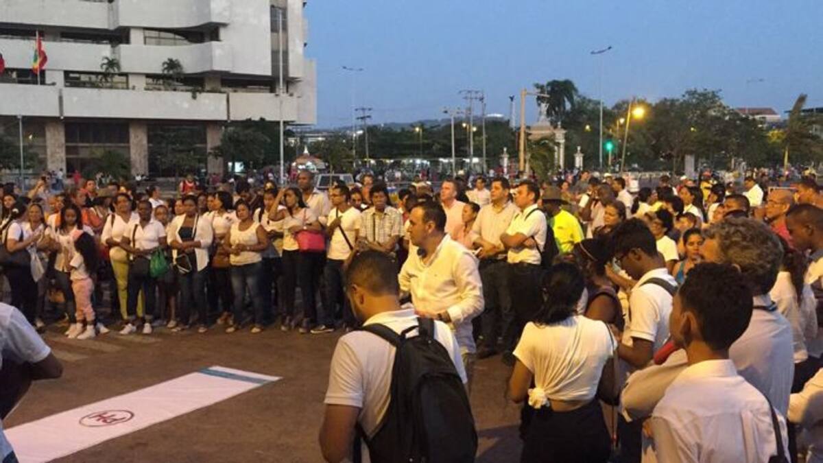 Los ciudadanos empiezan a llegar a la Plaza de la Paz. Nayib Gaviria- El Universal.