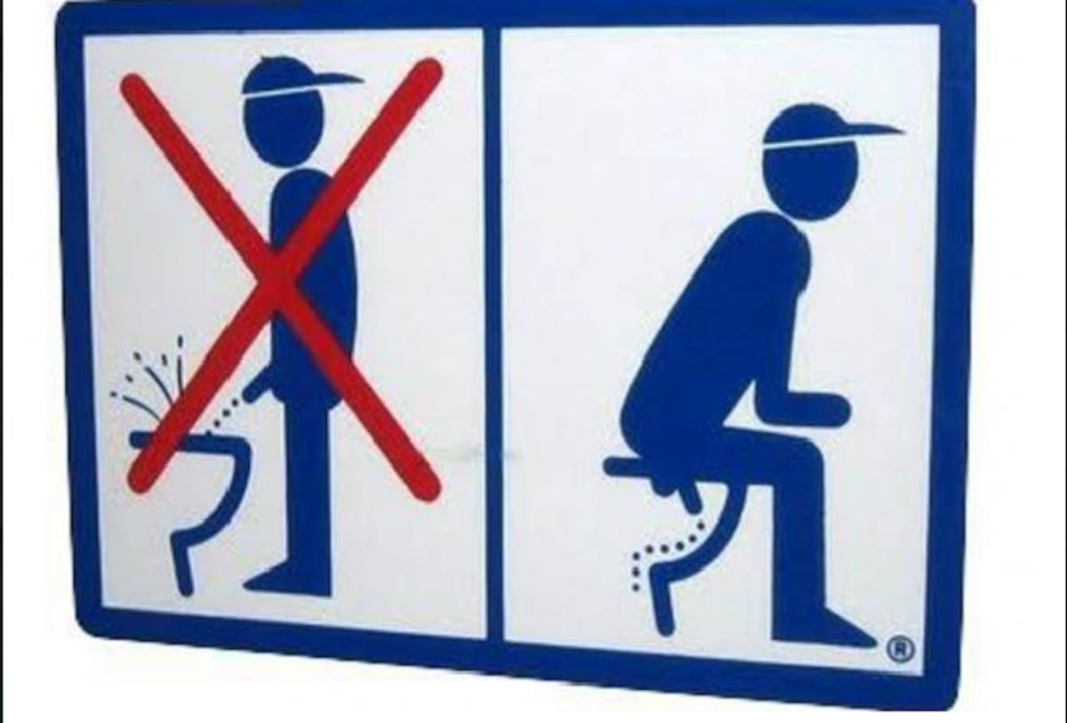 Estudios revelan que orinar sentado beneficia a los hombres. Twitter