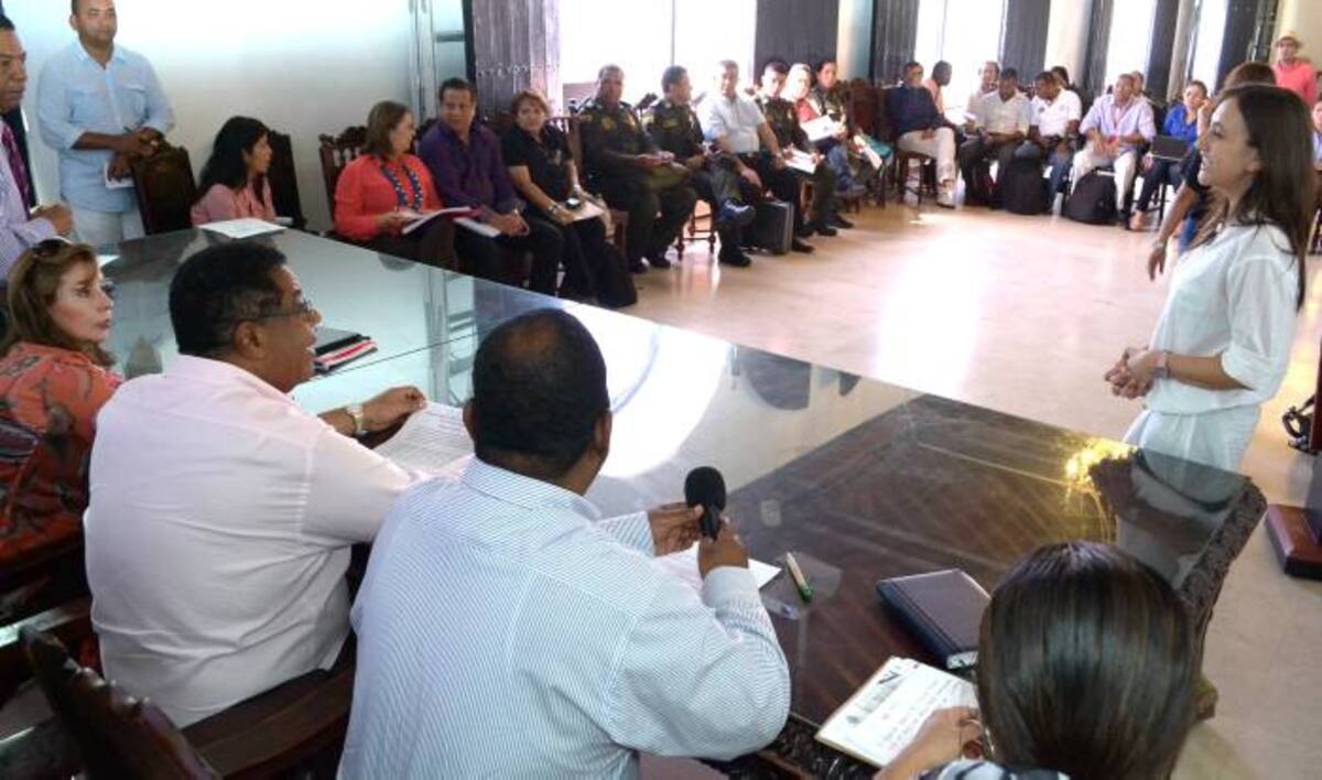 En el consejo de Política Social estuvieron María Isabel Rubio procuradora de familia, Campo Elía Terán alcalde, Amaury Julio sec. participación y Diana Pulido alta consejera para la seguridad. Cortesia