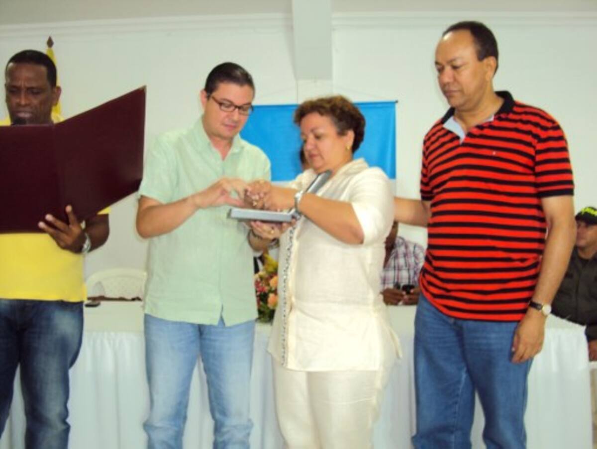 Gobernadora de Córdoba, Marta Sáenz Correa, con varios dirigentes deportivos durante la Socialización del Proyecto de construcción del estadio de béisbol de Lorica para Juegos Atléticos Nacionales 2012. REDACCIÓN DIARIO EL UNIVERSAL