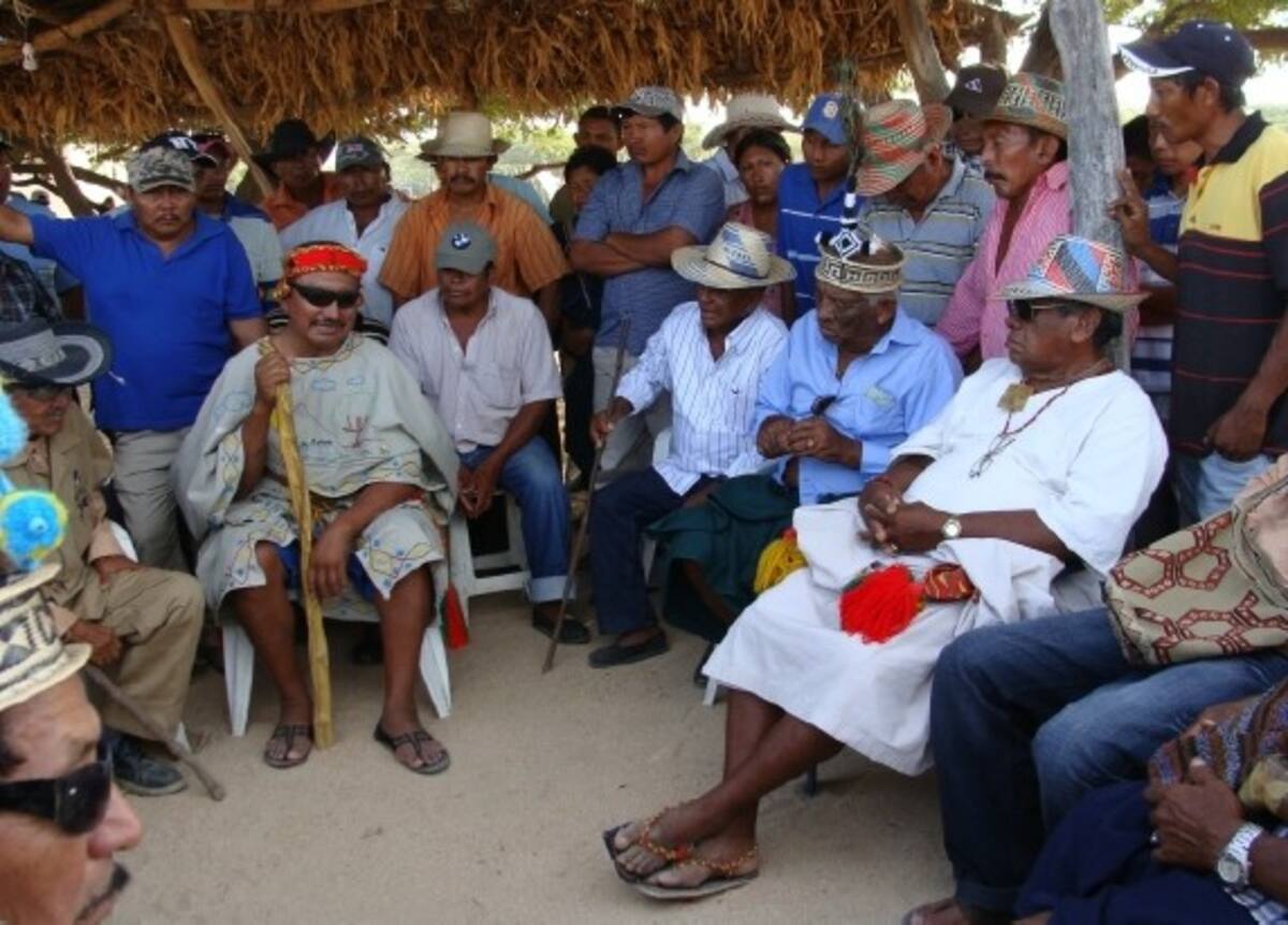 En las reuniones puishipuis (de autoridades indígenas) se estudian posibles soluciones para la crisis ambiental en La Guajira. COLPRENSA
