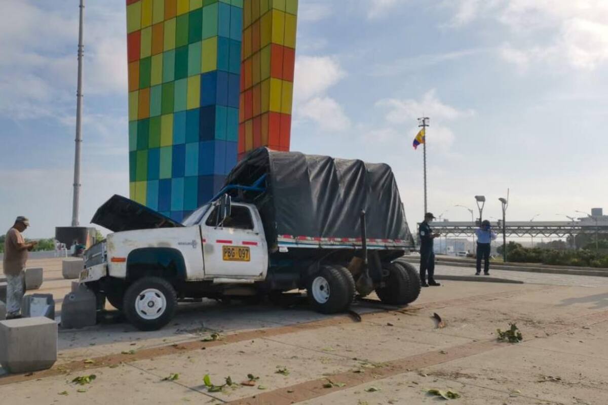 Video: Camión pierde control y casi se estrella contra ‘La Ventana al Mundo’