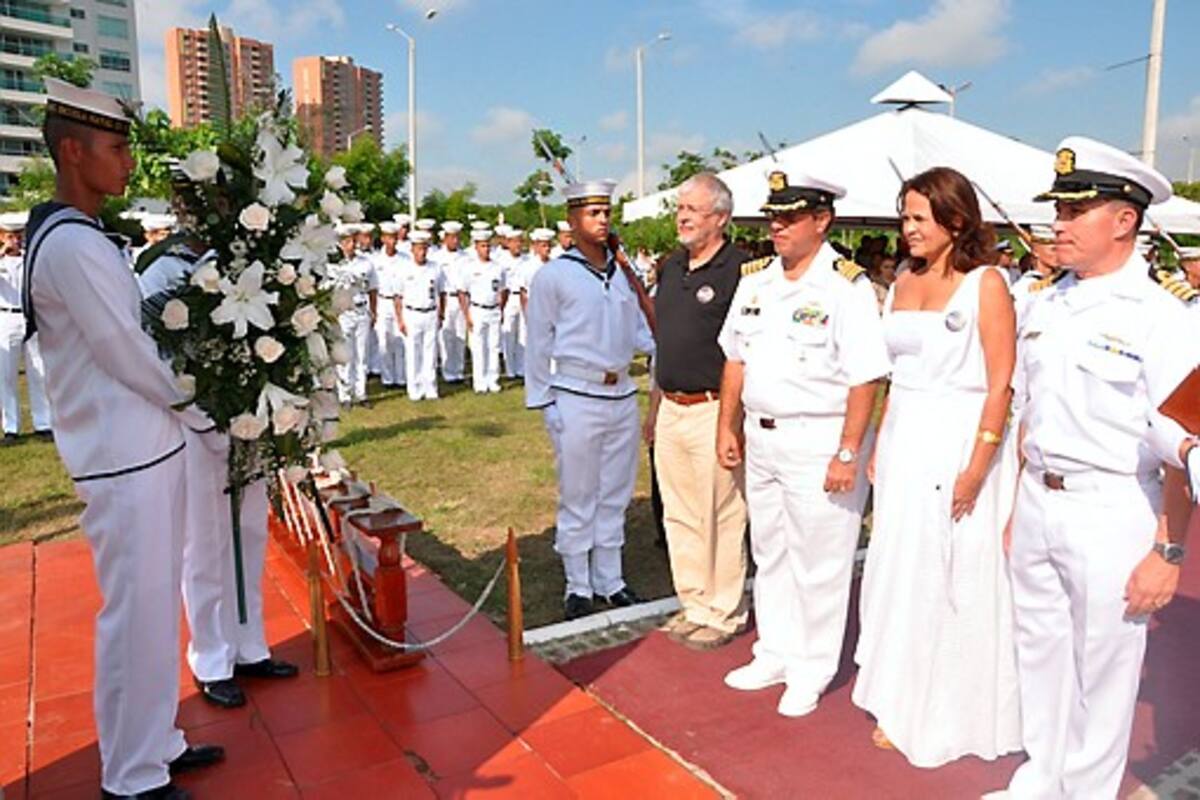 Ofrenda floral en honor al almirante José Prudencio Padilla. CORTESÍA