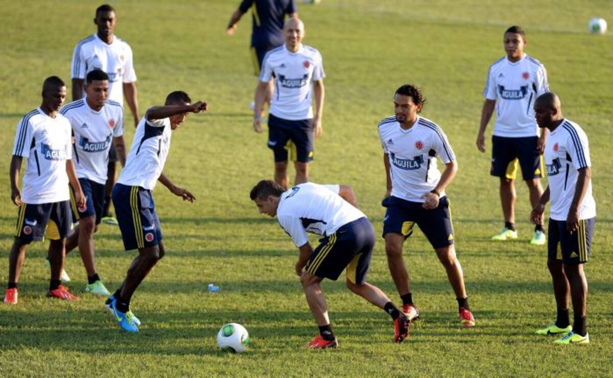 Colombia, clasificada, se enfrenta a Paraguay en Defensores del Chaco. AFP