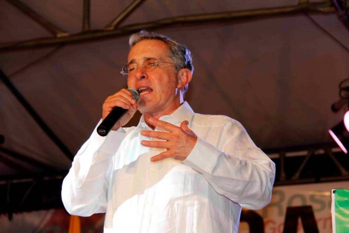 El expresidente Álvaro Uribe Vélez lanzó nuevamente fuertes críticas al Gobierno nacional. Kailline Giraldo - El Universal