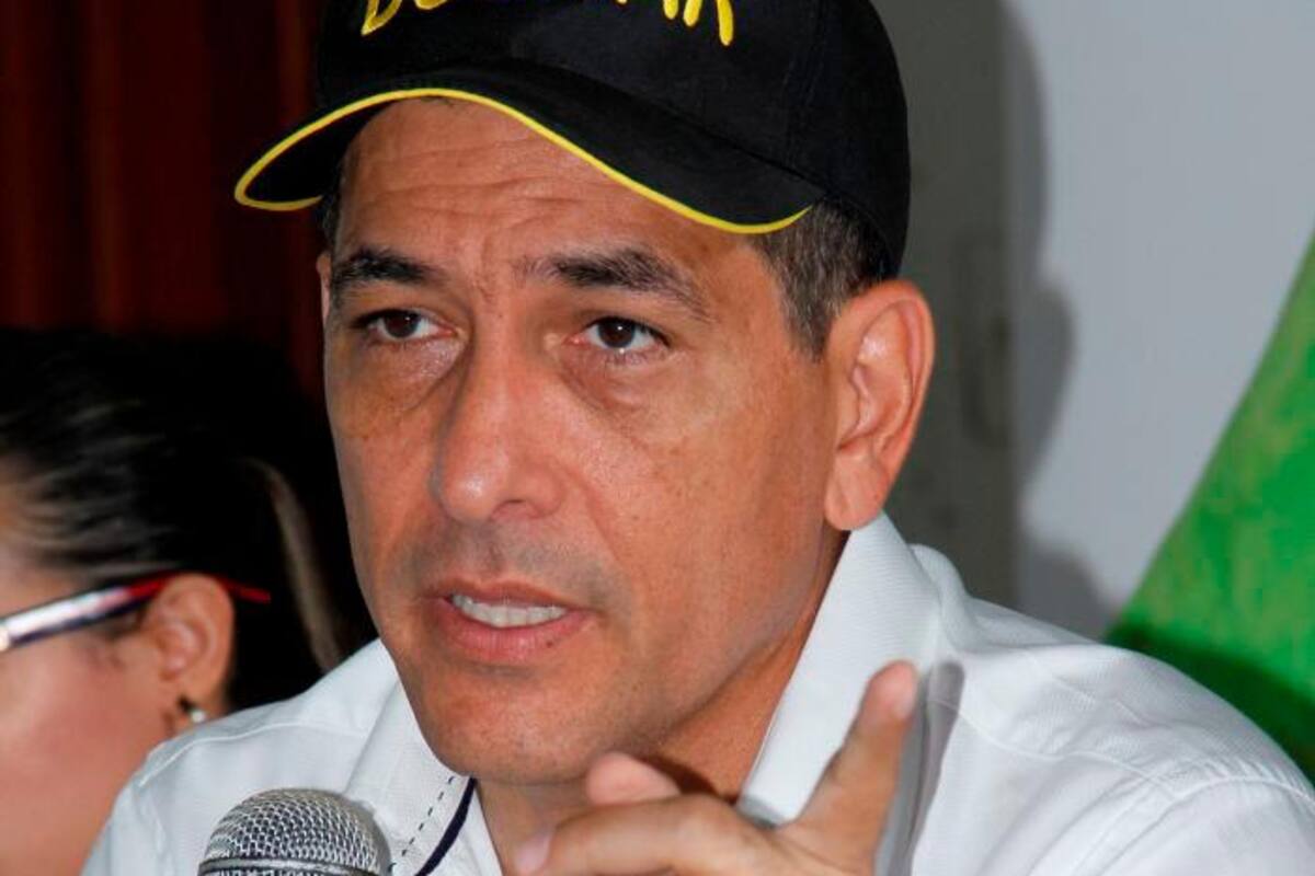 “Liderar es dar ejemplo y respetar a las autoridades”: Turbay a Dau