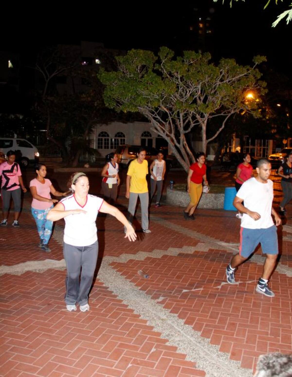 Desde hace mucho tiempo se realizan jornadas de aeróbicos en Manga, programadas por el Ider. ÓSCAR DÍAZ, GENTE BAHIA - EL UNIVERSAL