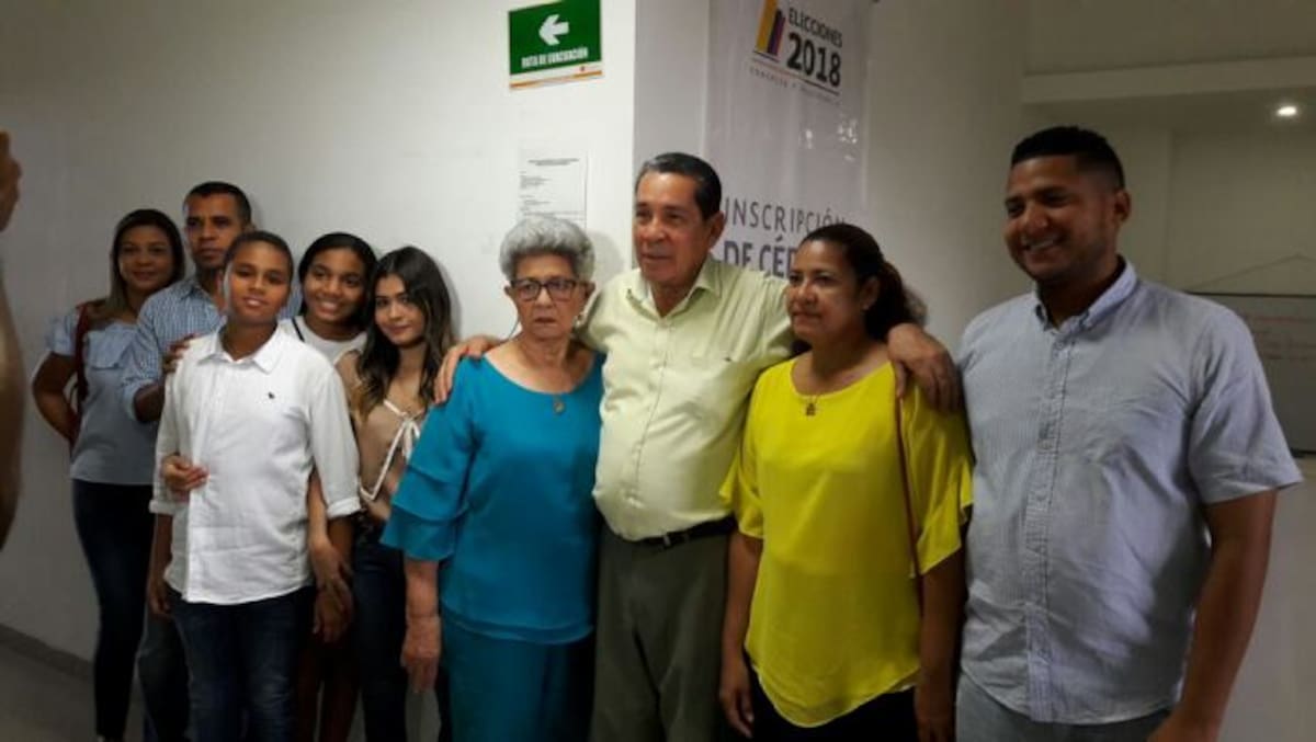 Jorge Quintana Sossa en compañía de familiares y amigos. Oscar Díaz - El Universal.