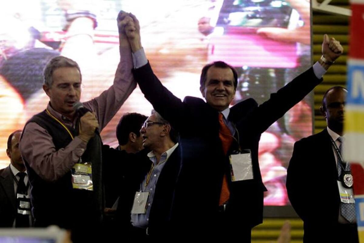 Óscar Ivan Zuluaga y Álvaro Uribe Vélez. COLPRENSA