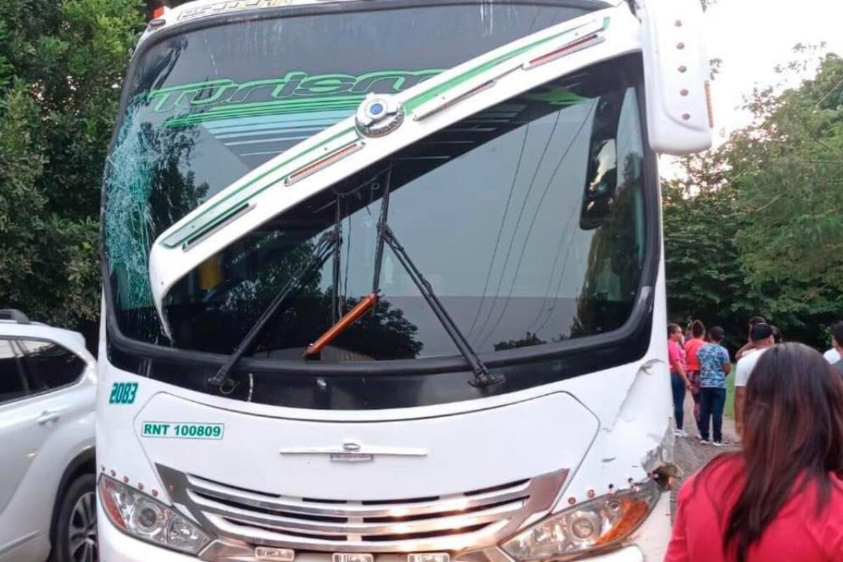 ¡Imprudencia! Buseta de servicio especial arrolló y mató a motociclista