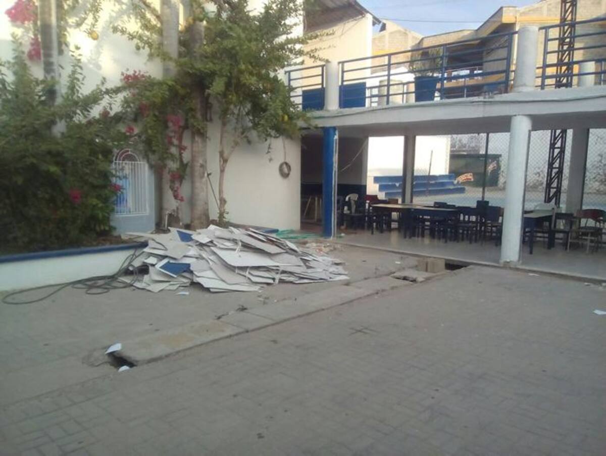 A menos de tres días de que comiencen las clases, los colegios públicos están sucios y sin vigilancia contratada. Archivo.