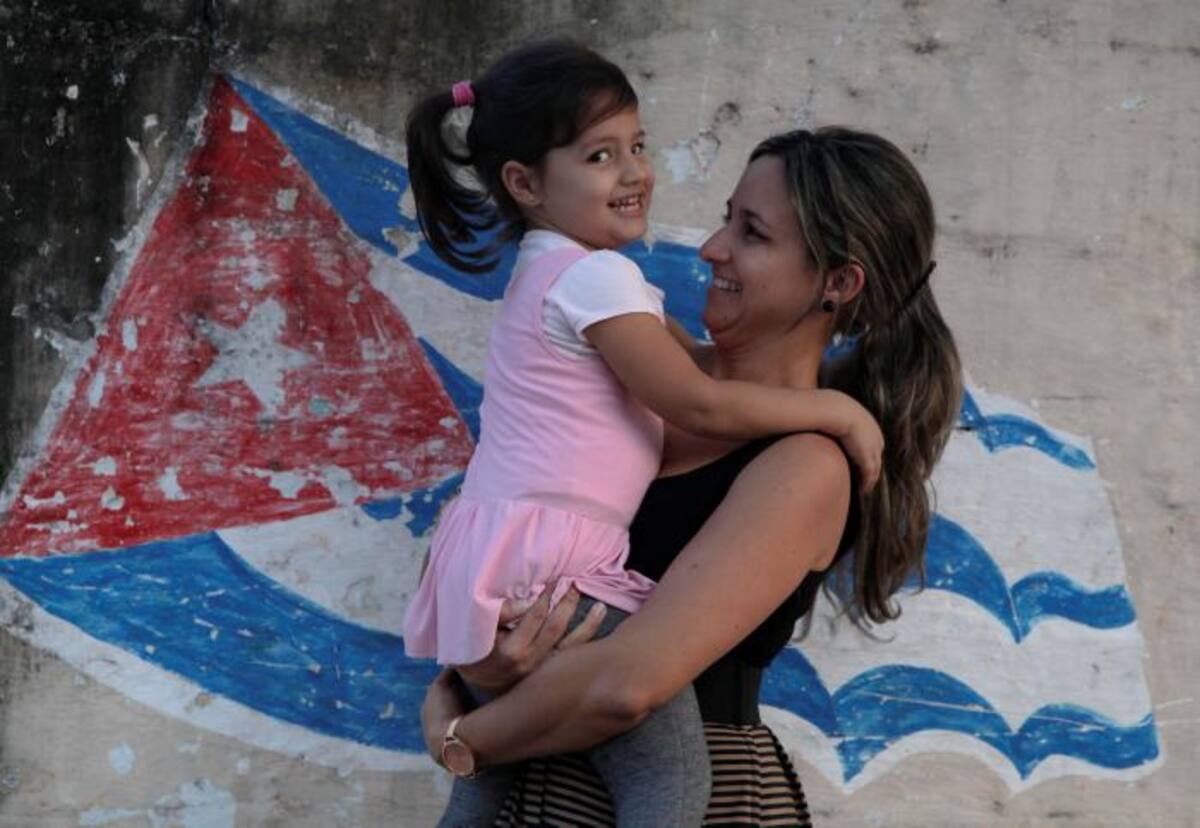 Yanitse y su hija Olivia. AP