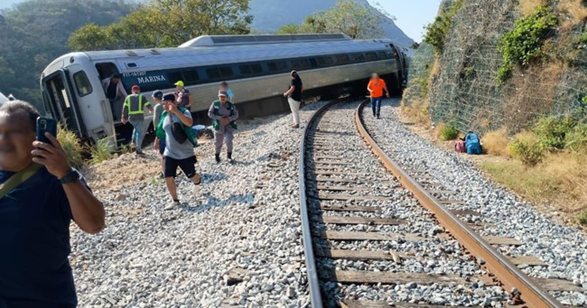 13 víctimas fatales y 98 heridos tras accidente de tren en México