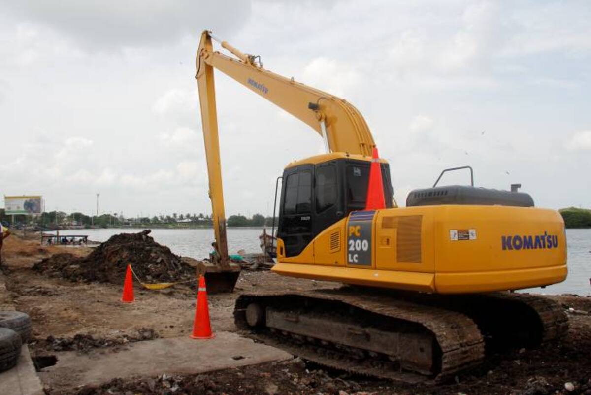 Los trabajos de dragado están suspendidos porque se necesita el espacio tomado por comerciantes. EL UNIVERSAL, GERMÁN GÓMEZ POLO