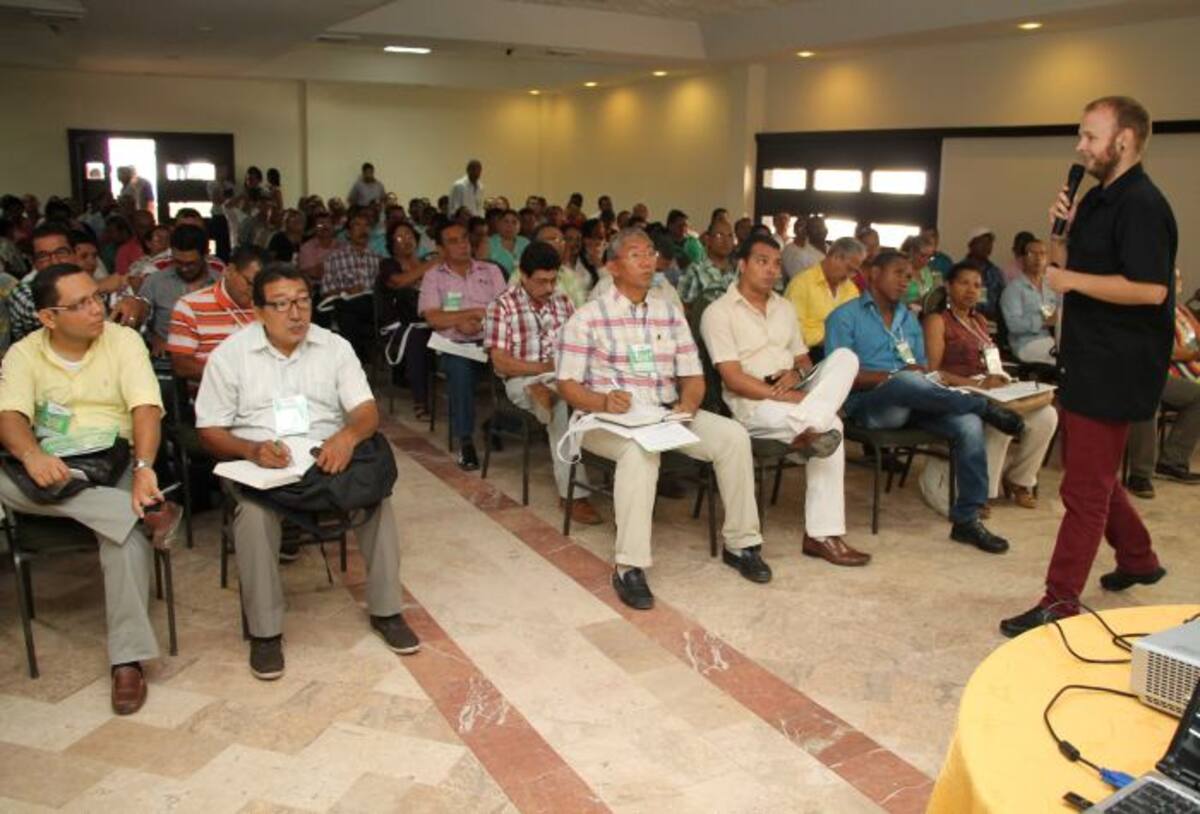 Rectores, docentes de investigación y coordinadores de instituciones educativas de Sucre participaron en el seminario-taller. MANUEL SANTIAGO PÉREZ/EL UNIVERSAL/