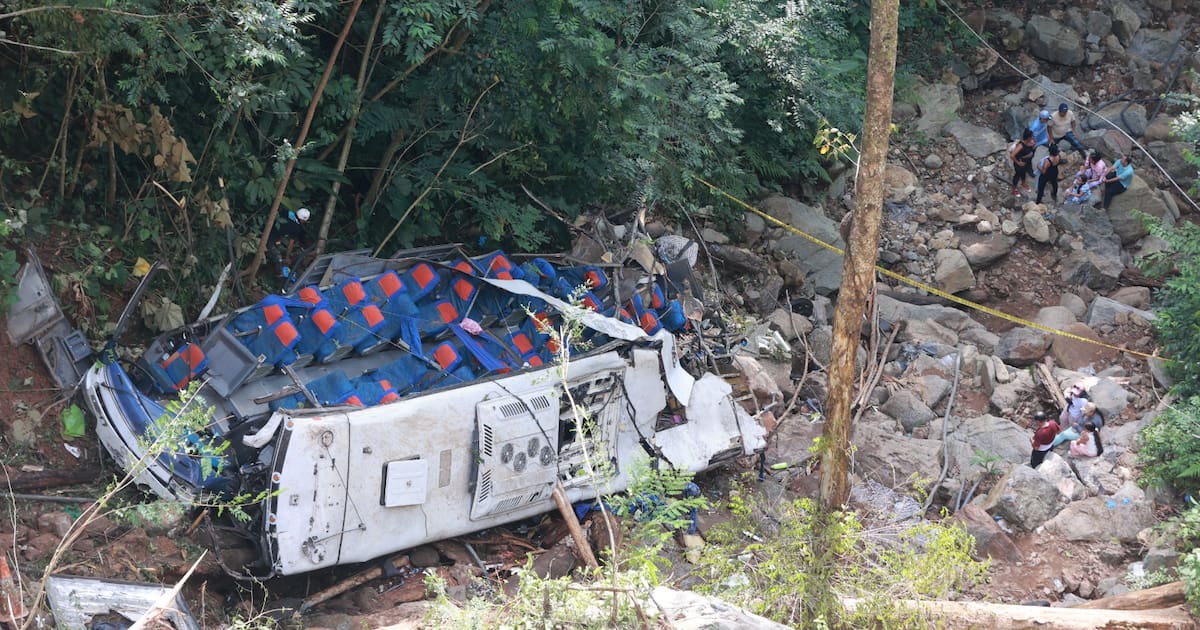 La fuerte sanción que recibió empresa del bus accidentado que dejó 17 fallecidos