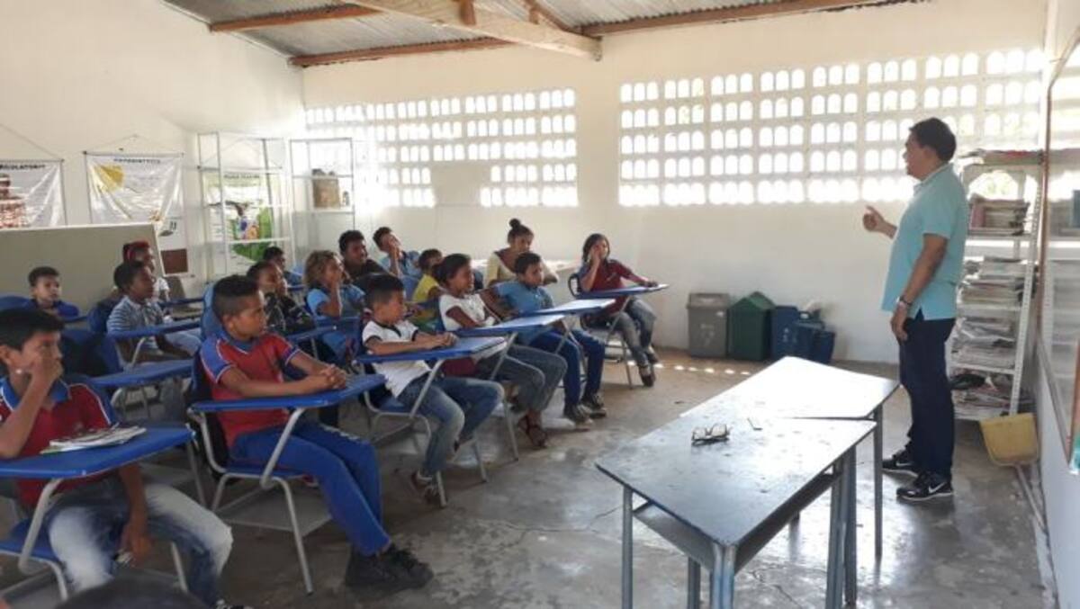 Estudiantes de las veredas de El Carmen deben caminar kilómetros para poder llegar a clases. Lila Leyva Villarreal/ El Universal