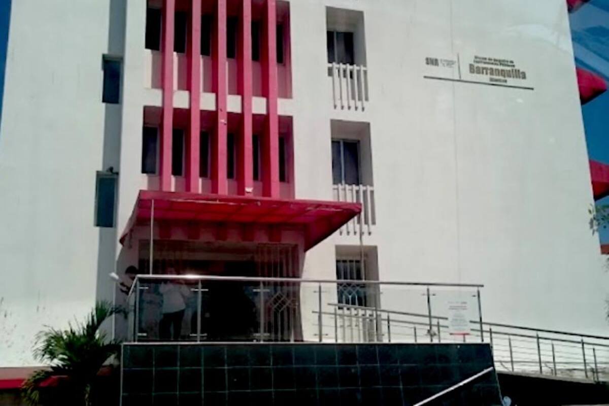 Suspende al Registrador de Instrumentos Públicos de Barranquilla