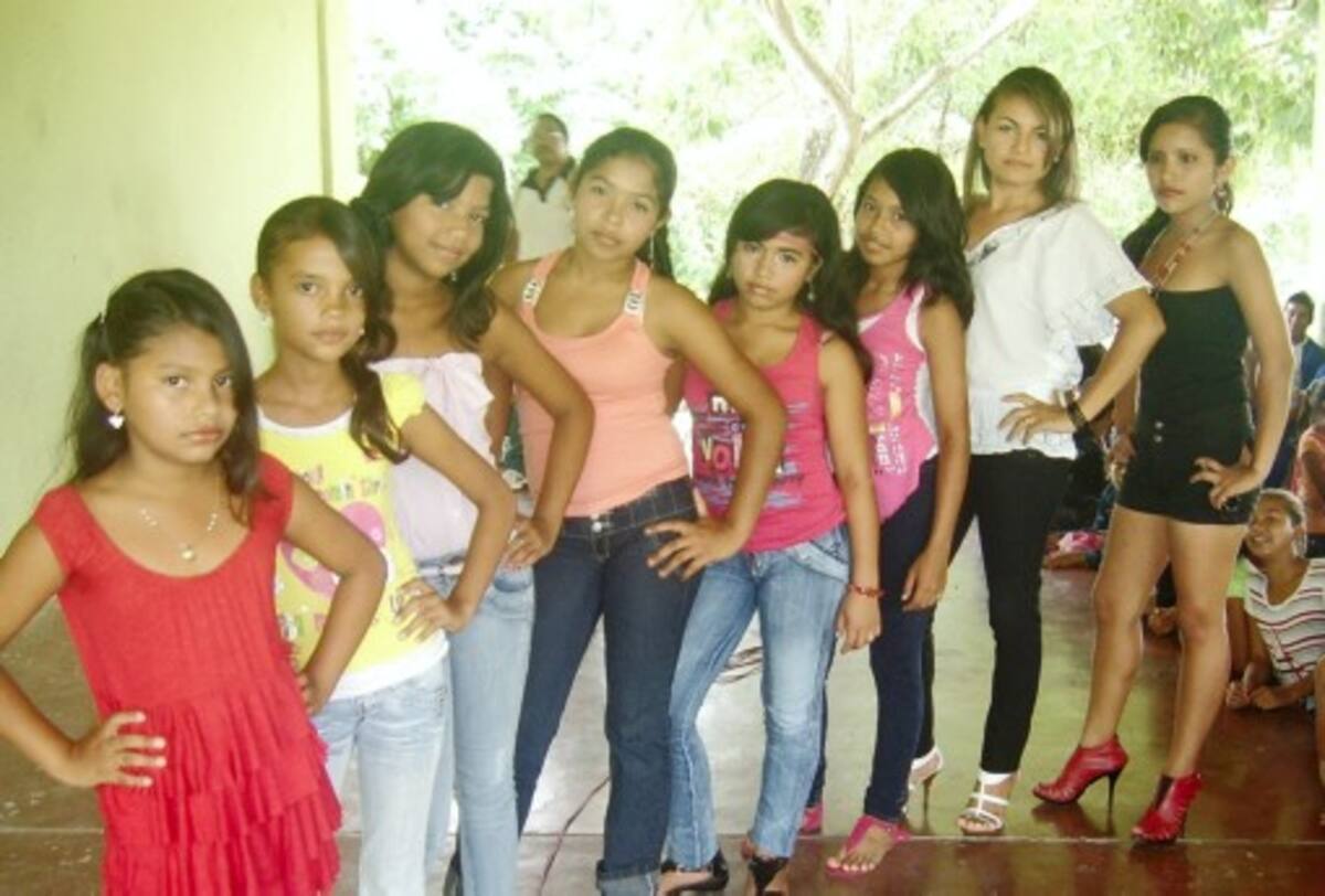 Ocho de las candidatas inscritas en la modalidad pre infantil del Reinado Estudiantil del Dulce. FOTOS WILSON LÓPEZ TOVAR.