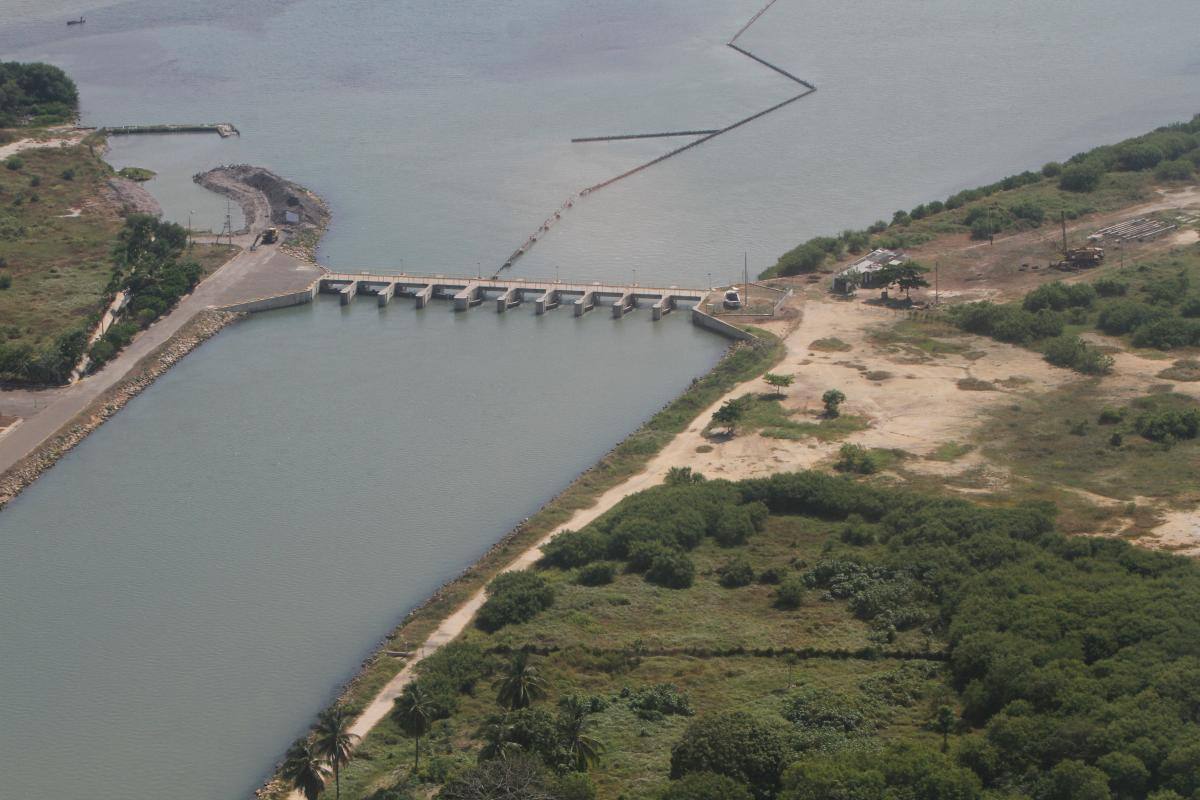 Denuncian apropiación de terrenos de Aerocivil para construir edificaciones