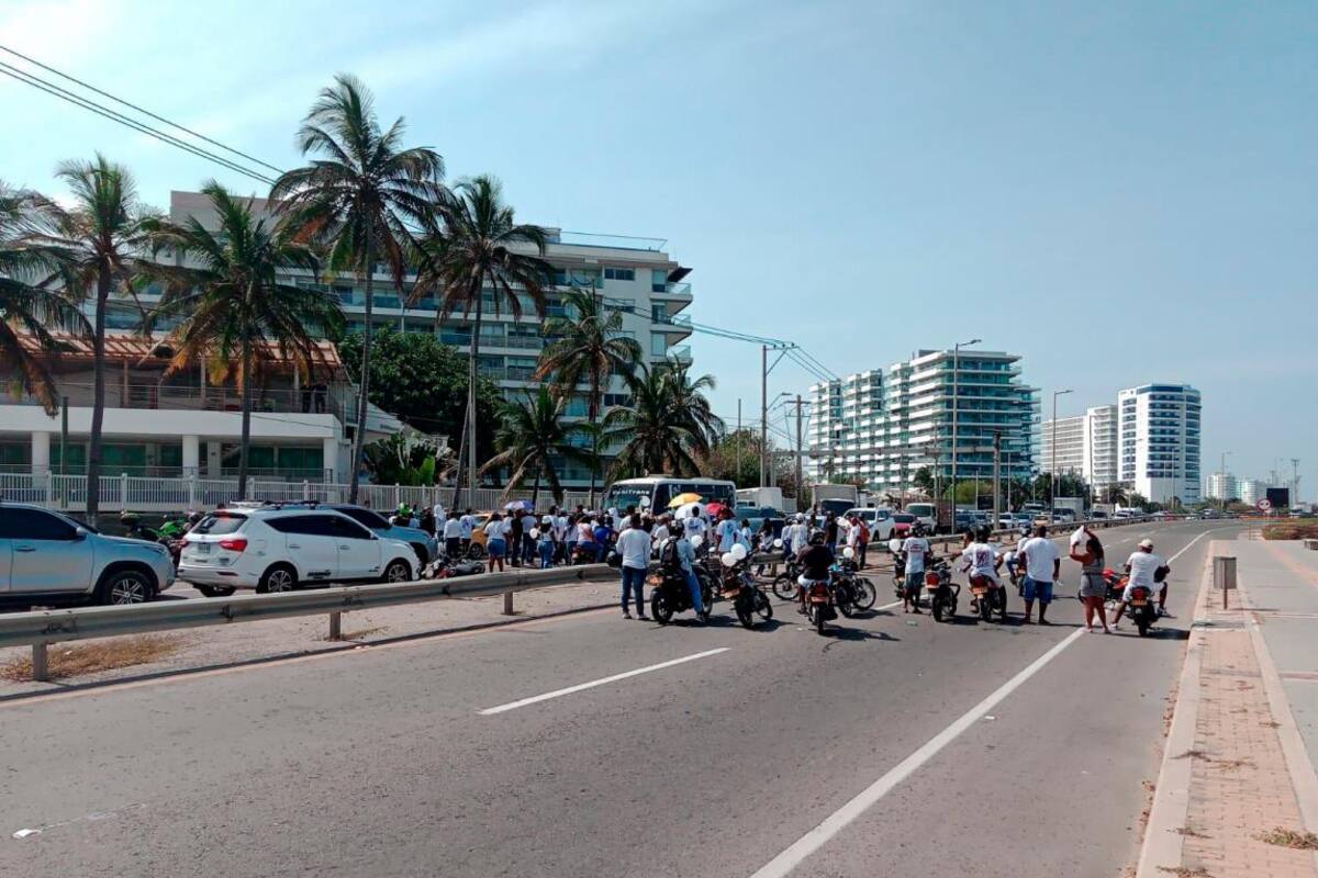 Bloqueo intermitente en la Vía del Mar por desaparecido en playas de Marbella