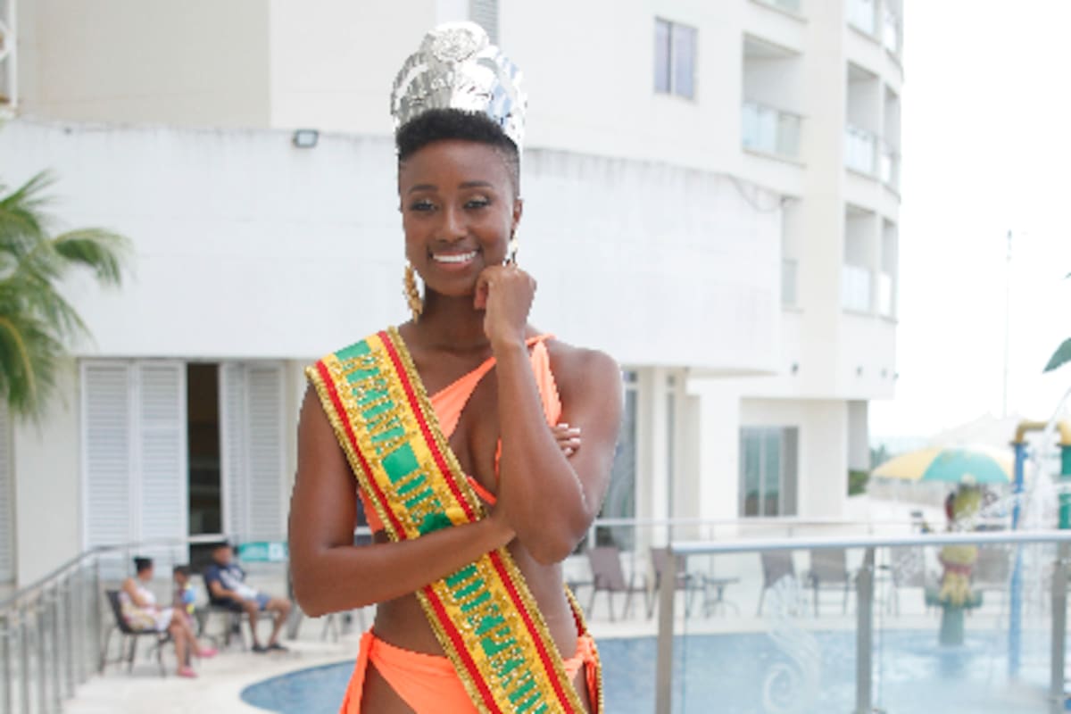 La nueva Reina de la Independencia tiene doble y es una ex Miss Universo