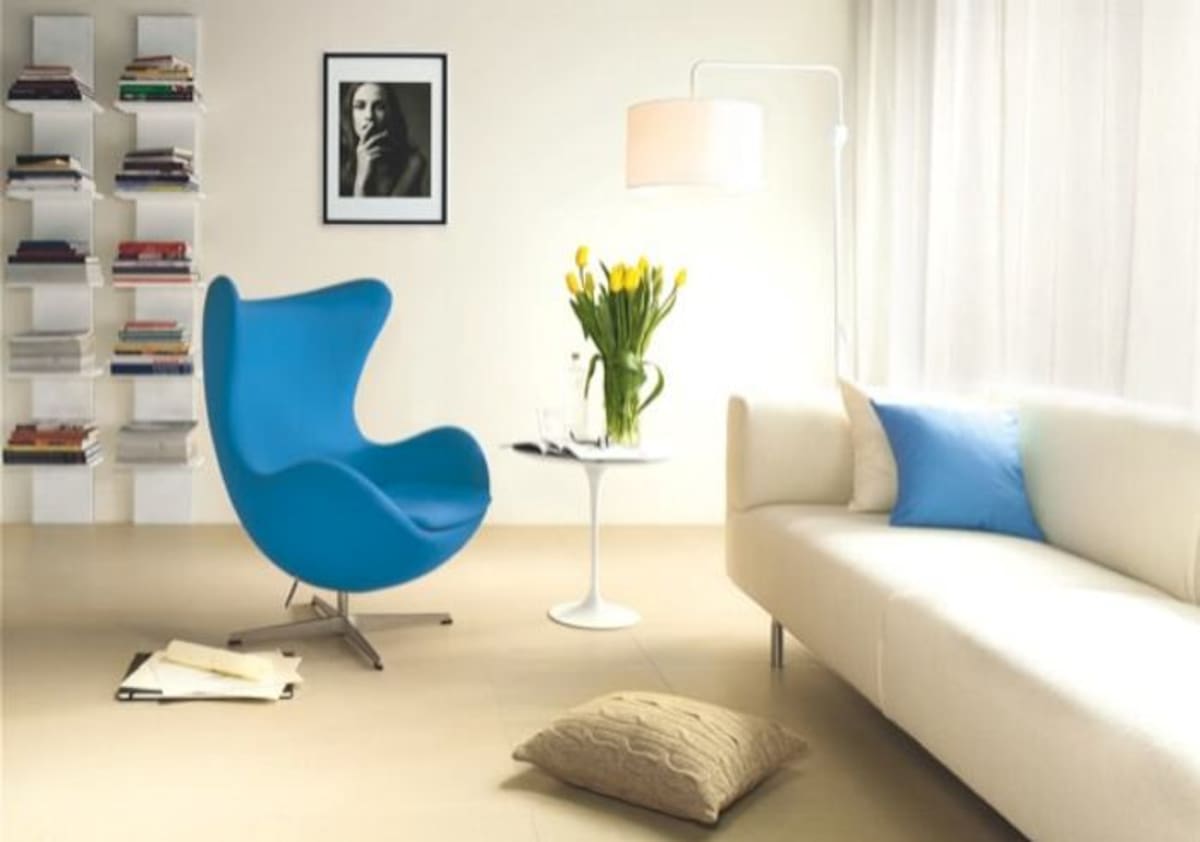 Colores fríos como el azul son perfectos para usar en áreas pequeñas y cerradas. Este toquecito de azul, a través de un solo mueble o un accesorio decorativo, logra excelentes resultados.