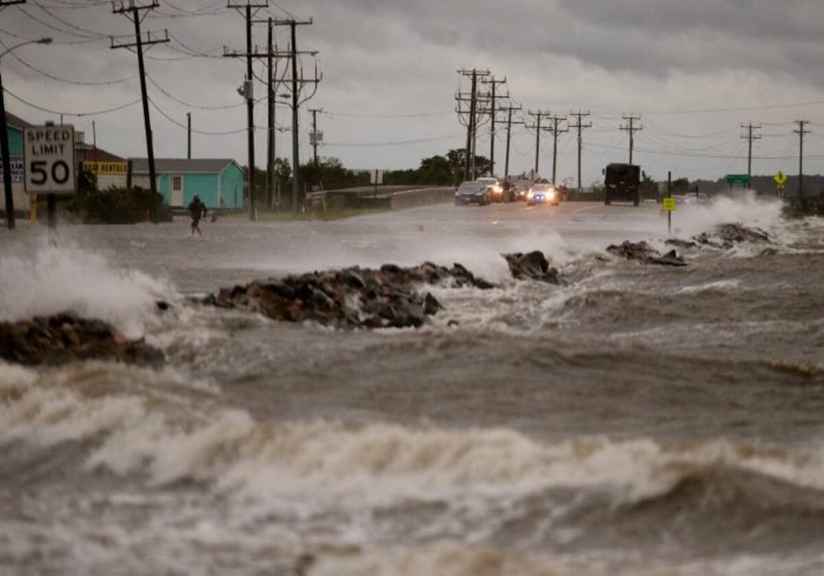 El ciclón tocó tierra en los Outer Banks, una cadena de islas en la costa de Carolina del Norte. AFP MARK WILSON