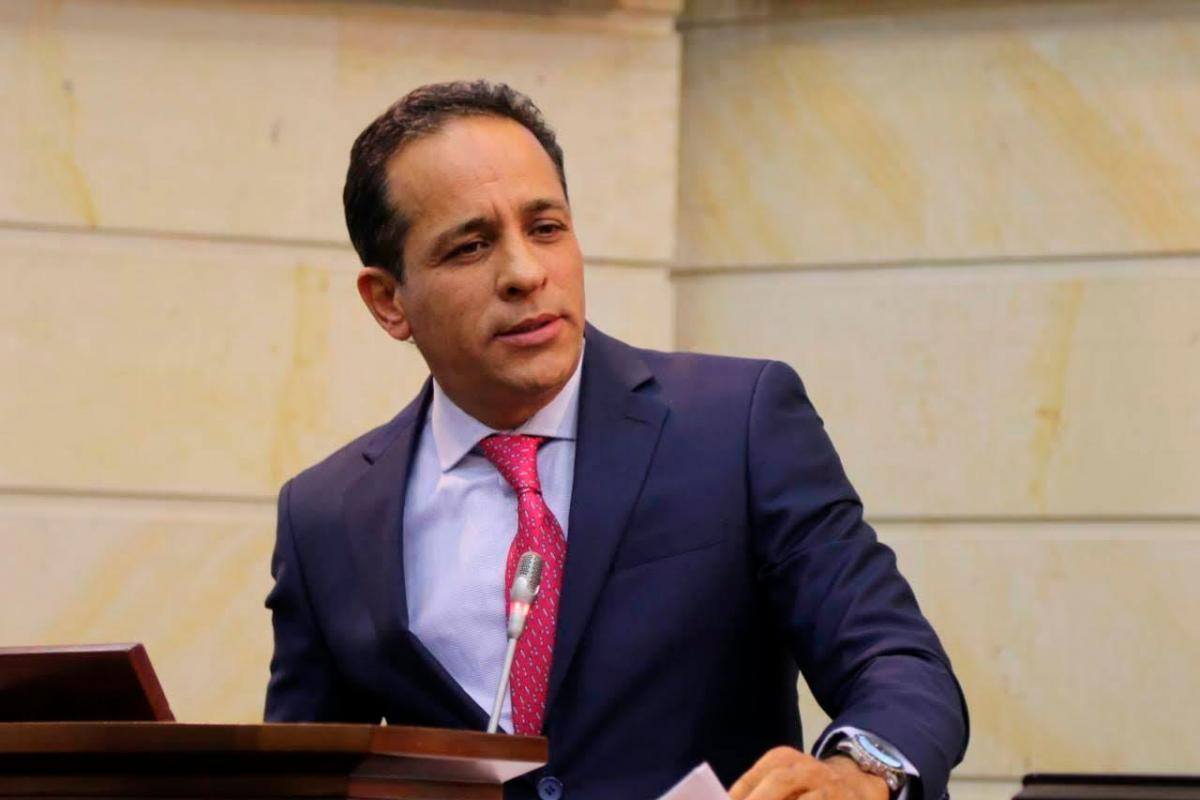 Alexander López remplazará a Roy Barreras como presidente del Senado
