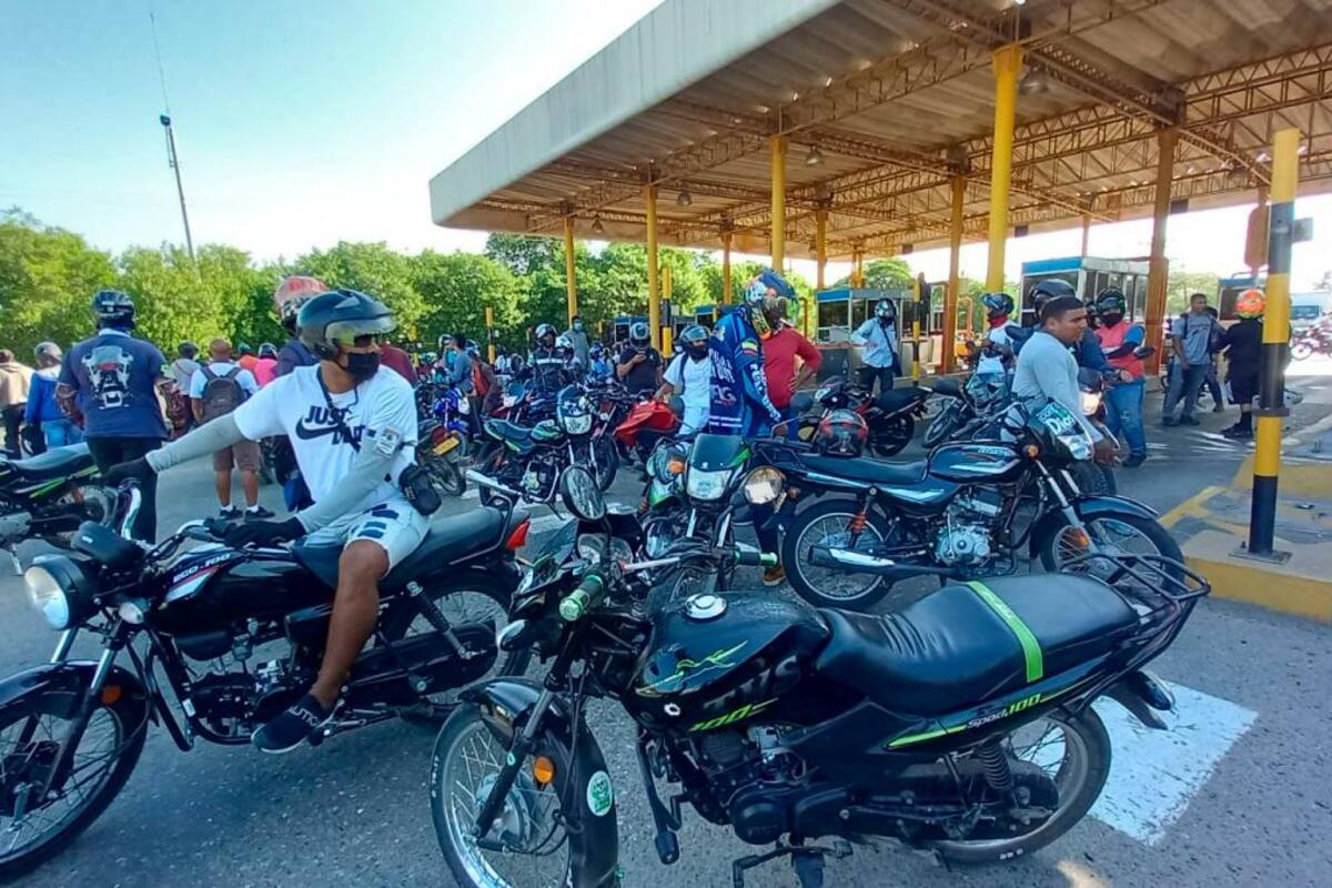 Mototaxistas protestan en rechazo a decreto expedido por la Alcaldía