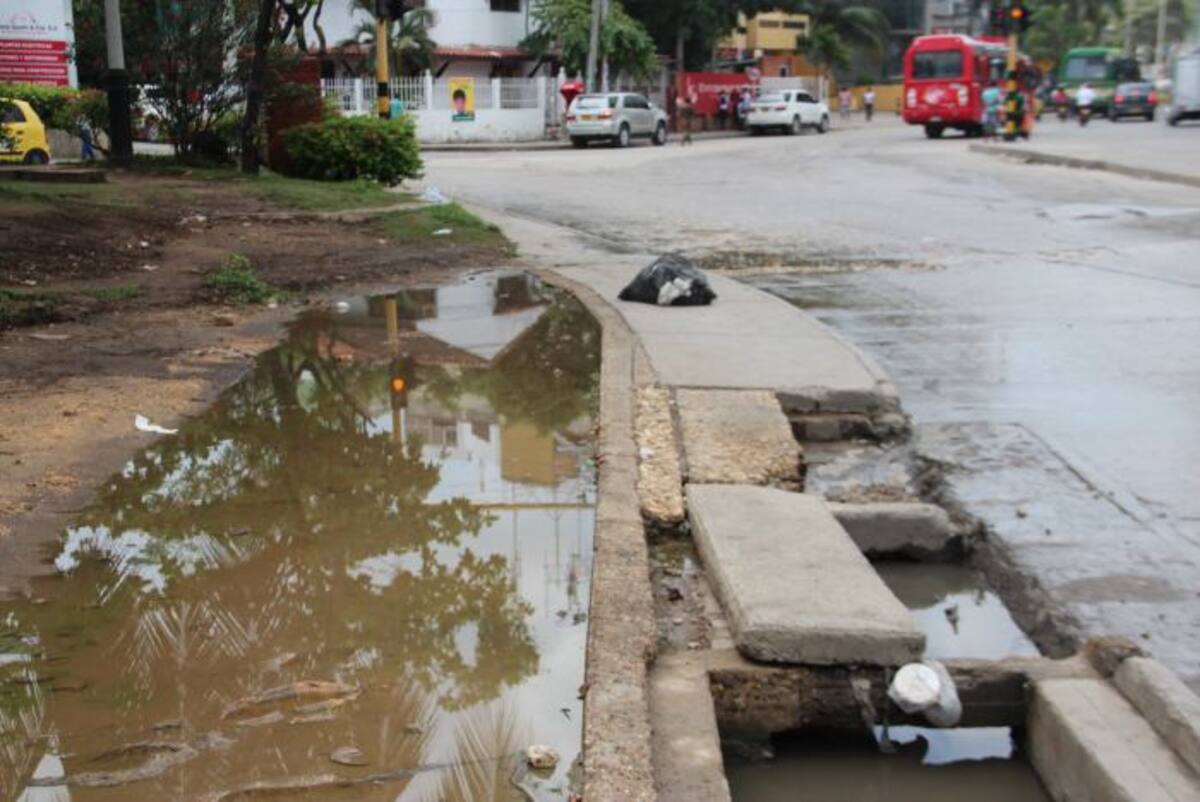 Los alrededores del parque de Los Leones son un peligro para todos. ¿Cuándo la van a terminar? es la pregunta que se hacen los vecinos. ANTONIO CANCHILA - ELUNIVERSAL.COM.CO