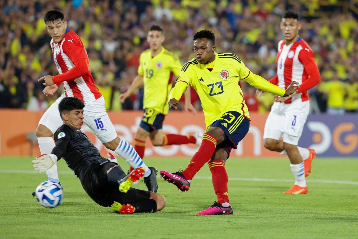 Colombia golea a Paraguay y recupera terreno
