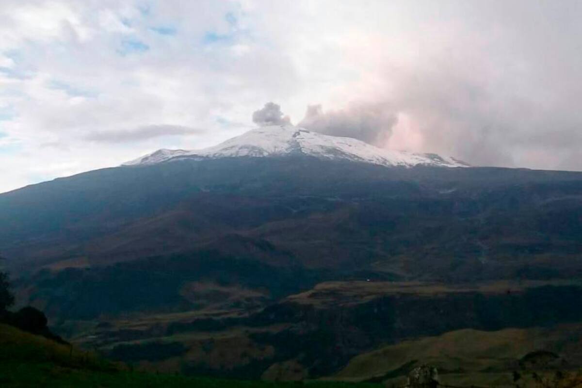 Fumarola en el Nevado del Ruiz afecta algunos vuelos