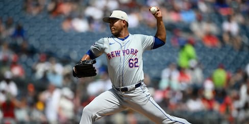 José Quintana, con el amuleto para clasificar a los Mets a la final de la Liga Nacional