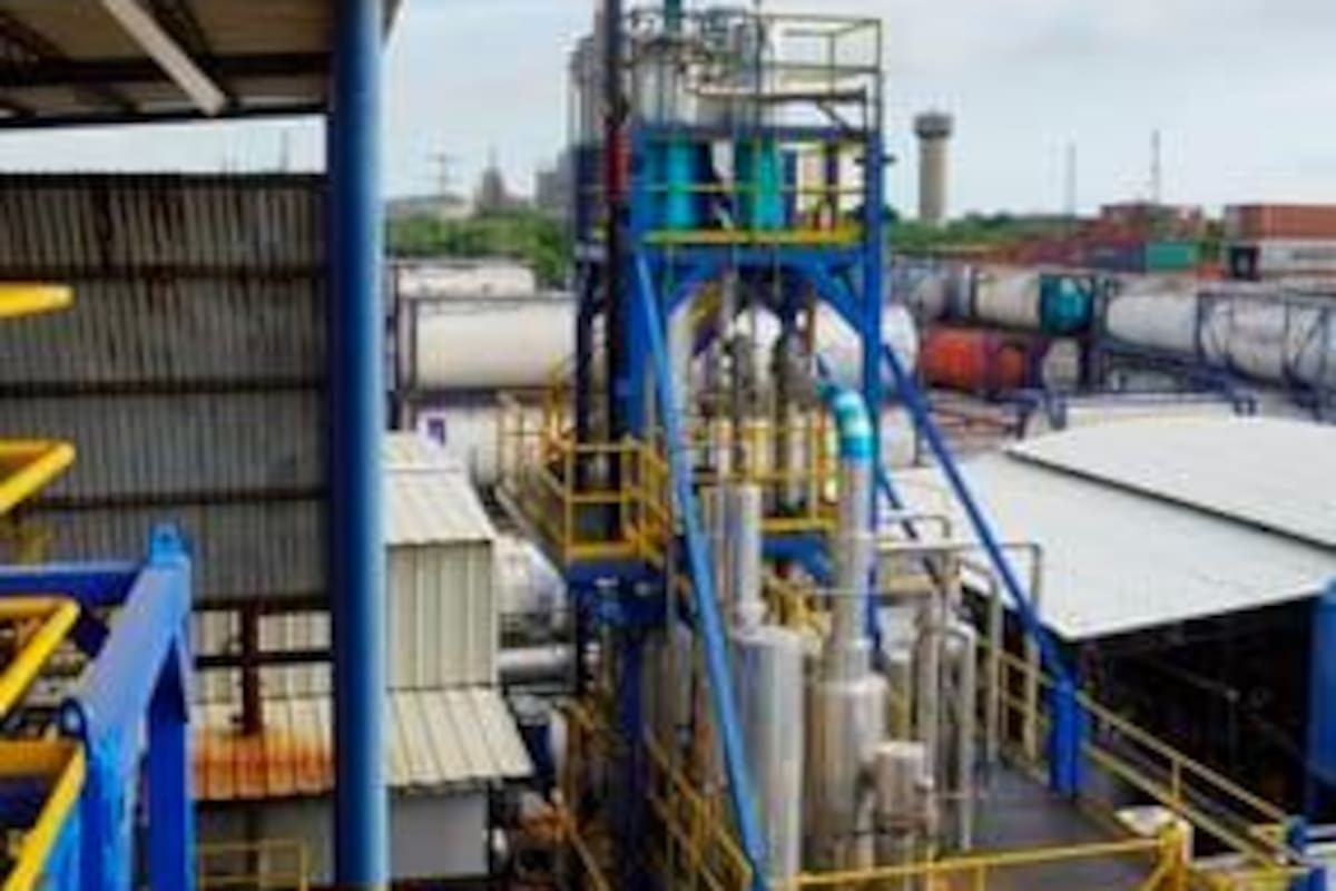 En Cartagena, la única refinería de aceite usado de motor de Colombia