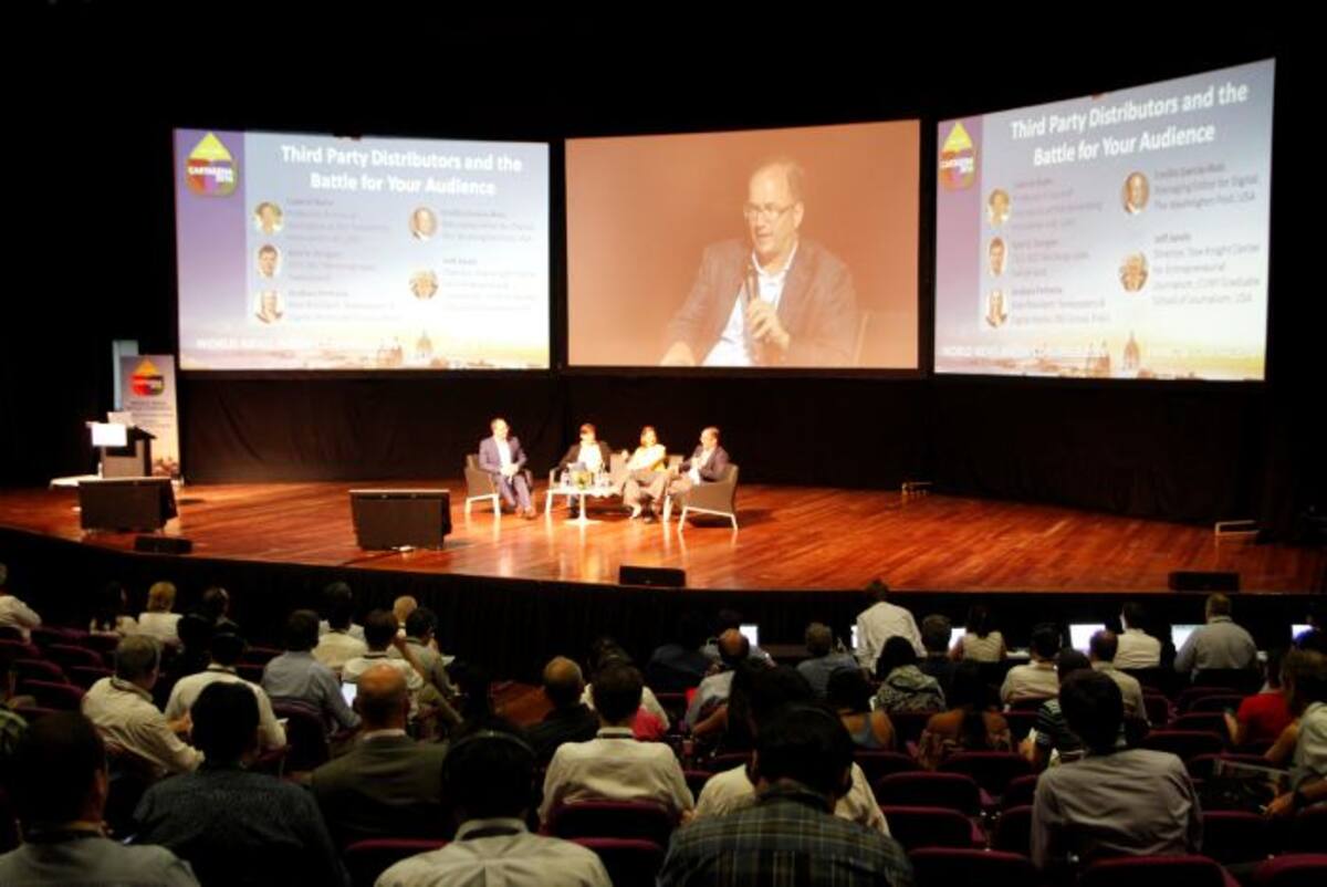 Panel de Plataformas de distribución. Luis Eduardo Aparicio.