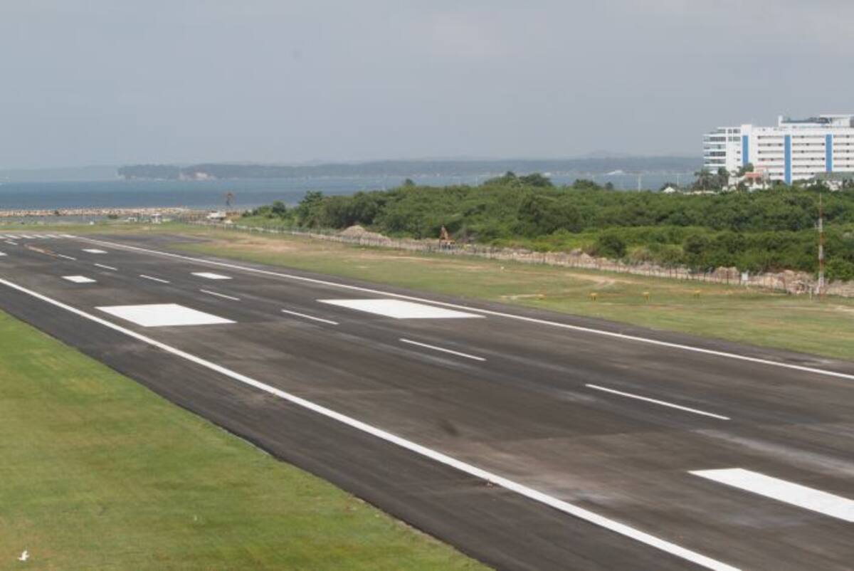 Pista del aeropuerto Rafael Núñez. JULIO CASTAÑO - EL UNIVERSAL