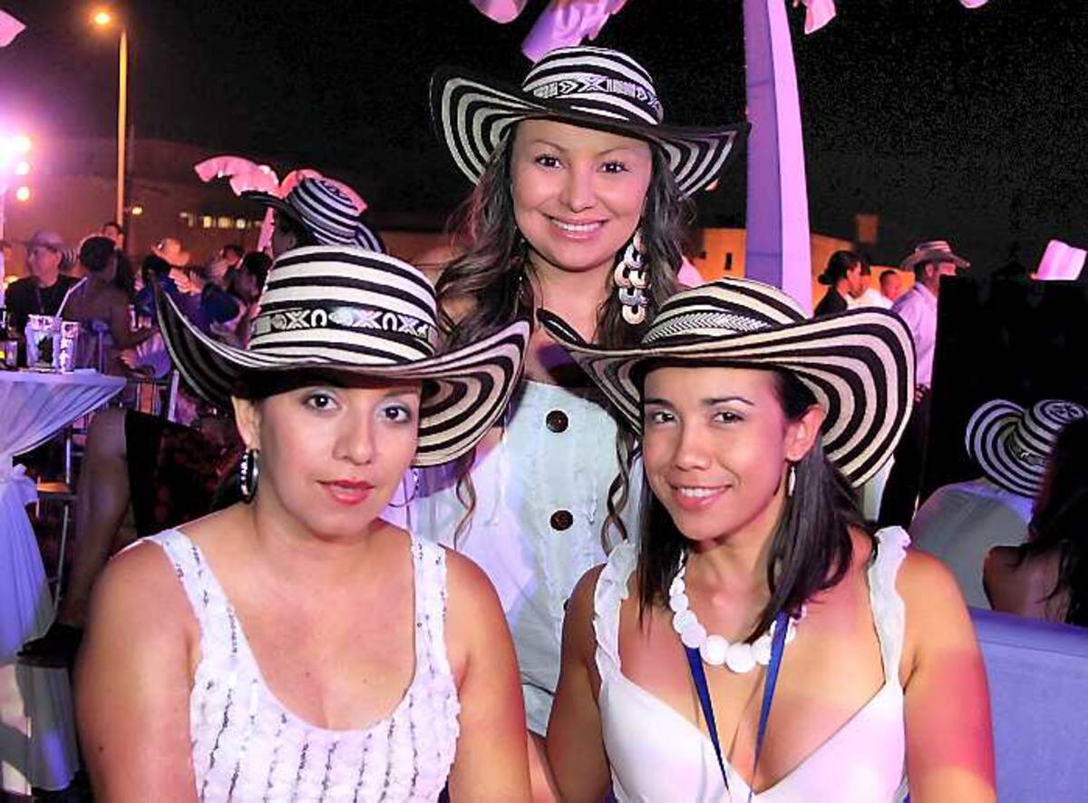 Adriana Sánchez, Sandra Aguilera y Nini Johana González.