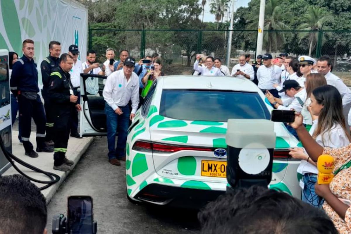 En Cartagena se carga el primer vehículo con hidrógeno en el país