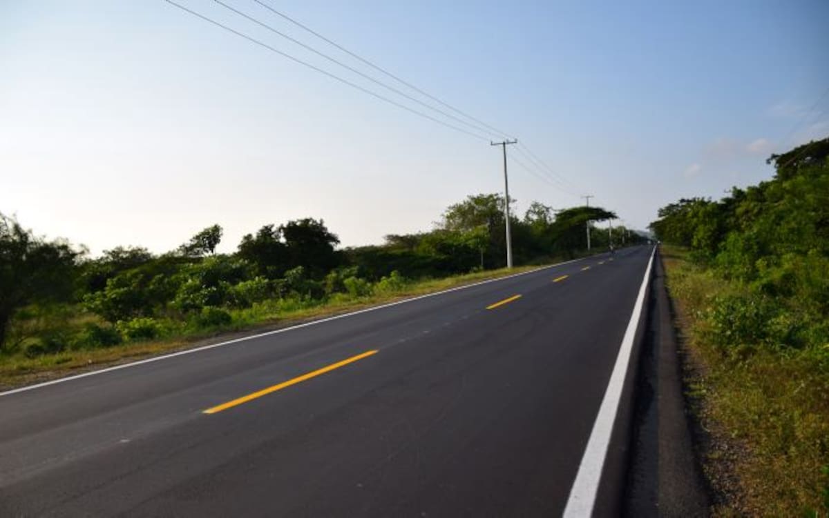Los habitantes de Bayunca y Pontezuela recibieron ayer totalmente rehabilitada la vía de 7.17 kilómetros. //Ricardo Vellojín-Cortesía