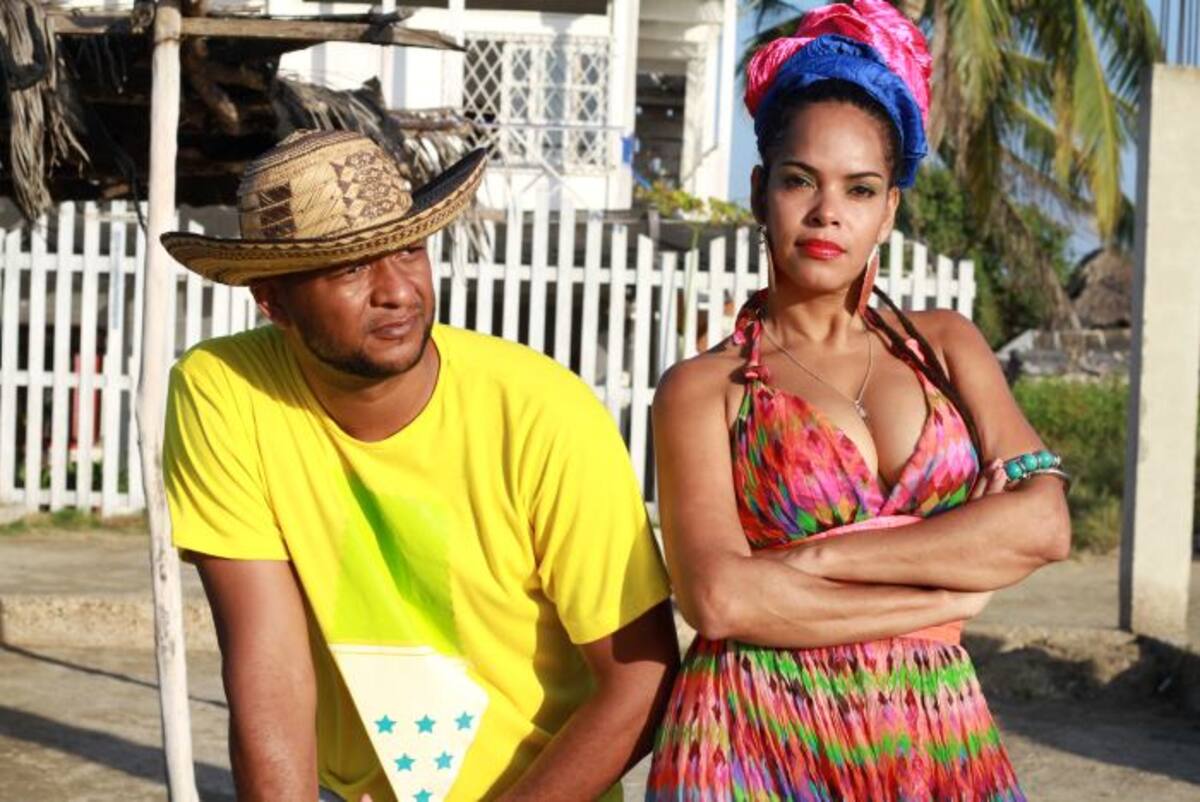 ‘La niña Bantú’ junto a Dj Corpas, con quien trabaja en su producción “Electromagnético”. CORTESÍA