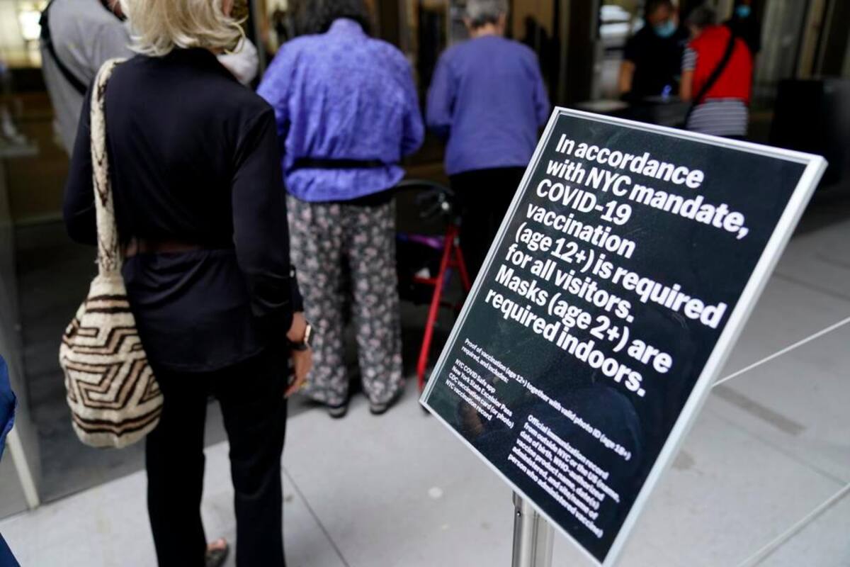 Estados Unidos pide vacunarse contra influenza y COVID-19