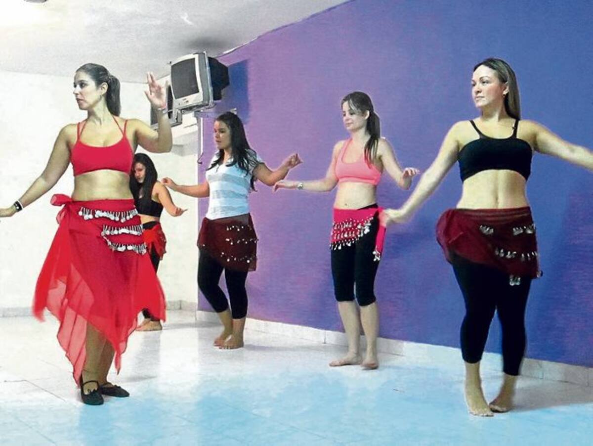 En un desfile de vestidos de baño a ritmo de danza árabe, dirigido por Zariffe y realizado en el Hotel Almirante en el 2006, despegó la idea de montar una academia que enseñara esta forma sensible y sensual de expresarse. PEDRO TORRES, GENTE BAHÍA-EL UNIVERSAL