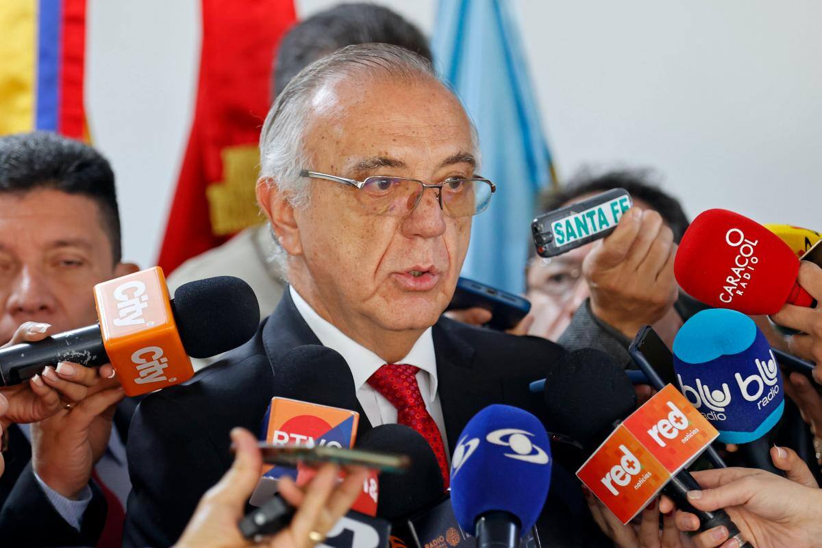 Militares y policías de Colombia seguirán sin votar