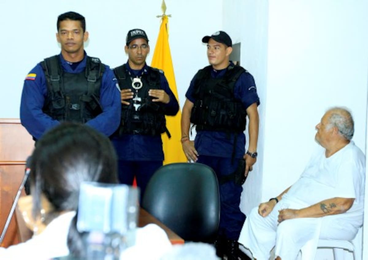 El extranjero llegó a la audiencia custodiado por cinco guardianes del Inpec. A las 10:30 de la mañana lo regresaron a la Cárcel de Ternera.