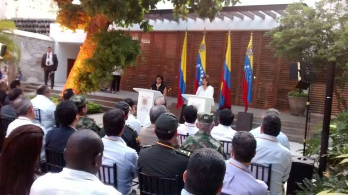 Ninguna de las dos funcionarias anunció la apertura de la frontera ni tampoco una solución concreta frente a la difícil situación que se vive en esta parte del país. Foto: Óscar Díaz Acosta