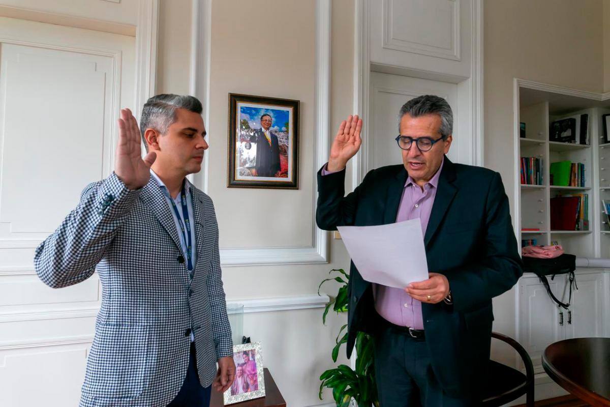 Un nuevo maletín con dinero en efectivo aparece en el entorno de Gustavo Petro